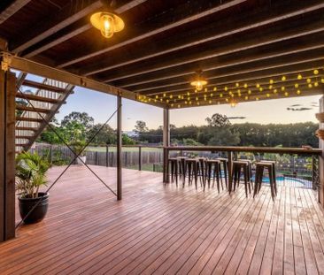 Resort-Style Entertainer on a Huge Block - 2827sqm! - Photo 2