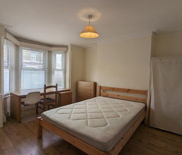 4 bedroom terraced house to rent - Photo 5