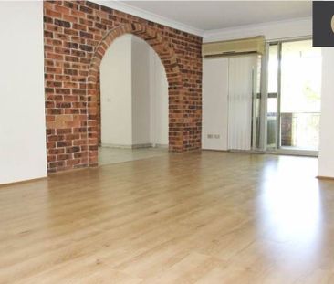Beautiful 2 Bedroom Unit - Photo 2