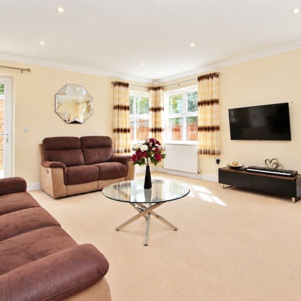 Well Lane, Woking - 3 bedrooms Property for lettings - Seymours - Photo 1
