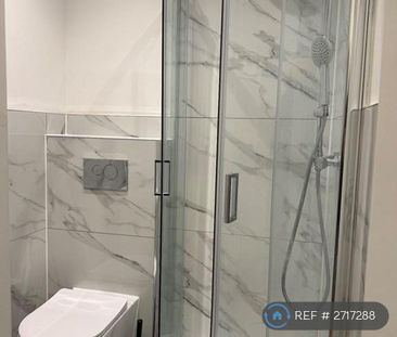 1 bedroom in a flat share to rent - Photo 4