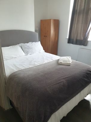 Room in a Shared House, Rochdale Road, M9 - Photo 1