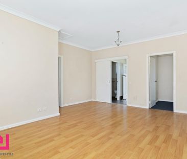 Three Bedroom Cottage - Photo 3