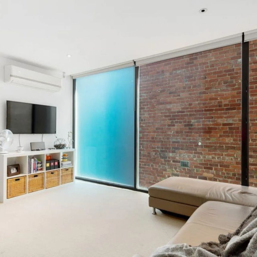 Designer One-Bedroom with Luxe Finishes in the Heart of St Kilda - Photo 1