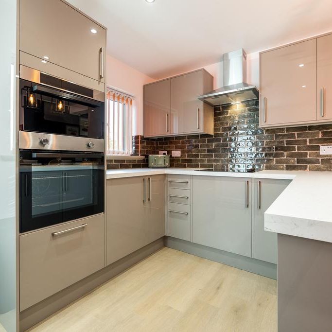 1 bedroom in a house share to rent - Photo 1