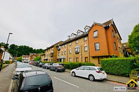 2 bed Flat in French Apartments Lansdowne Road, Purley, CR8 2PH - Photo 4