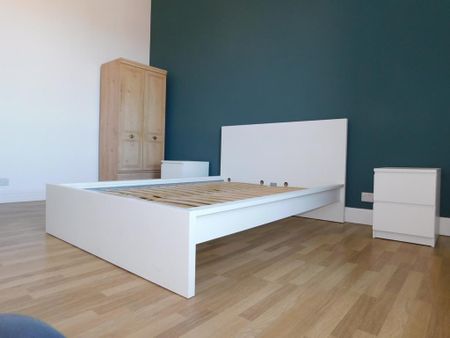 3 bedroom flat to rent - Photo 2