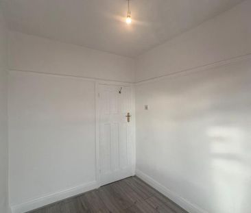 4 bedroom terraced house to rent - Photo 3