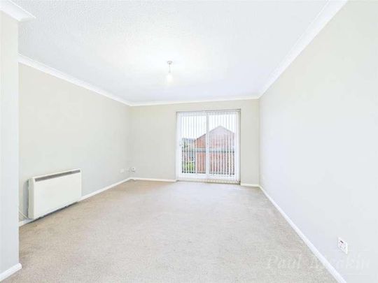 Theresas Walk, South Croydon, CR2 - Photo 1