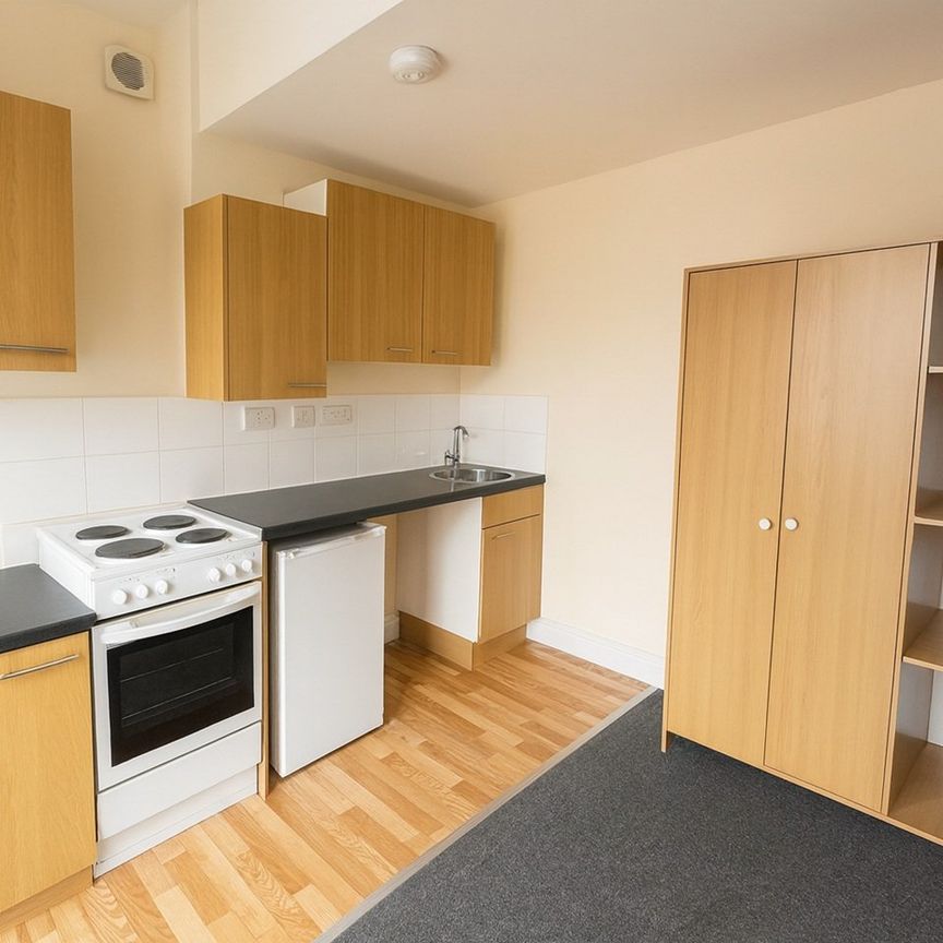 Studio Flat, Denzil Avenue, SO14 - Photo 1
