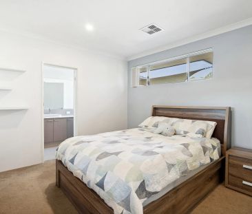 Family Comfort Meets Modern Living - Photo 2