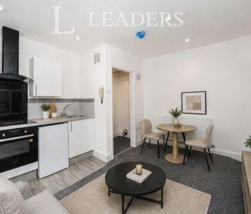 Studio to rent - Photo 2