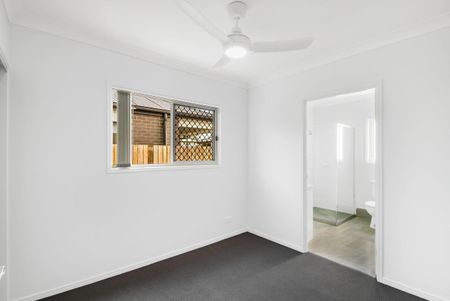 Modern Low-Maintenance Living in a Convenient Morayfield Location - Photo 2
