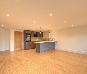 4 bedroom semi-detached house to rent - Photo 6