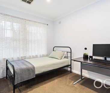 Open the Door To Family Luxury in Fulham Gardens - Photo 4