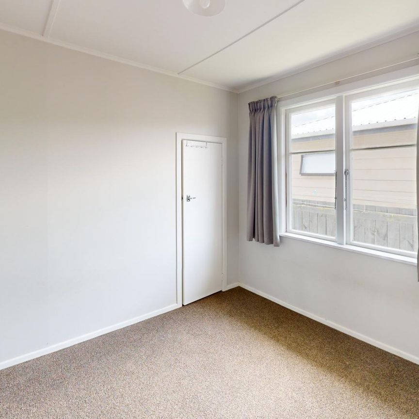 Awapuni - 3 Bedrooms - Photo 1