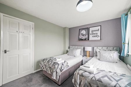 3 bedroom semi-detached house to rent - Photo 3