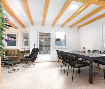 All Inclusive Family Home close to VIC - Photo 2