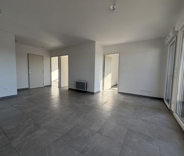 location Appartement T4 DE 73.67m² À ARLES - Photo 3