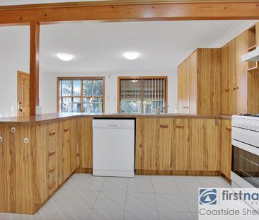 Spacious Family Home in a Coastal Setting - Photo 4