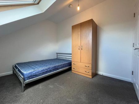 4 bedroom apartment to rent - Photo 3