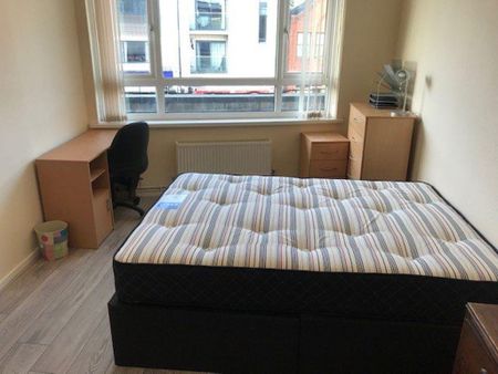 5 bedroom flat to rent - Photo 2