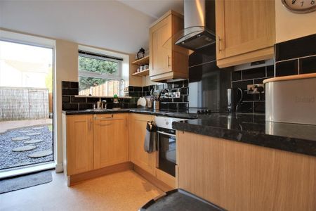 2 bedroom terraced house to rent - Photo 5