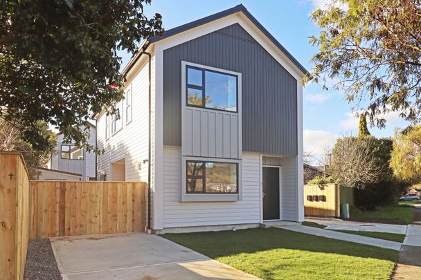 BEAUTIFUL FAMILY HOME WAITING FOR YOU! - Photo 1