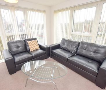 3 bedroom flat to rent - Photo 4