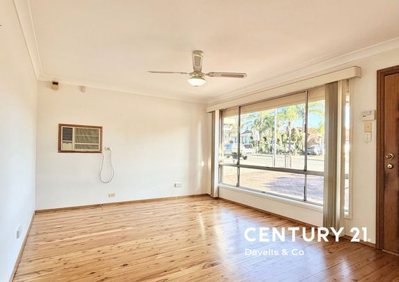 Charming 3-Bedroom Home with Spacious Backyard - Photo 1