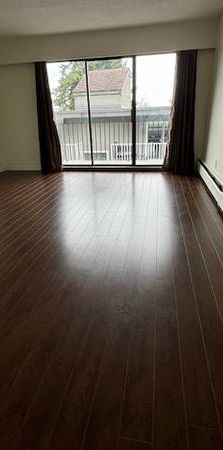 Large 1 Bedroom 1 Bath Apartment in Coquitlam - Photo 1