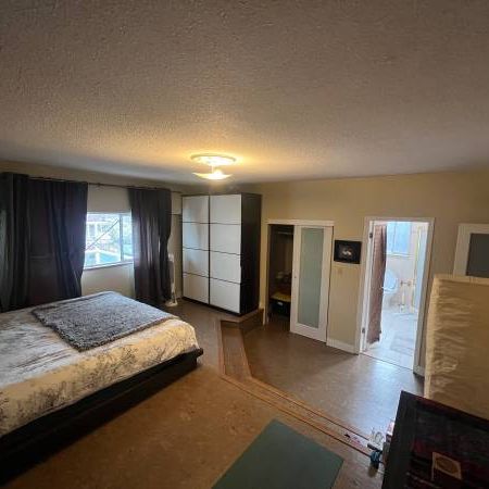 1 Master Bedroom with attached bathroom - Photo 1