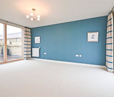 Well presented 3 bedroom House to rent at this prestigious developm... - Photo 1