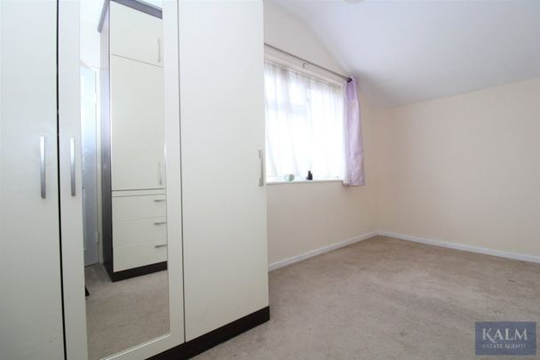 Bedwell Crescent, Stevenage, Hertfordshire - Photo 1