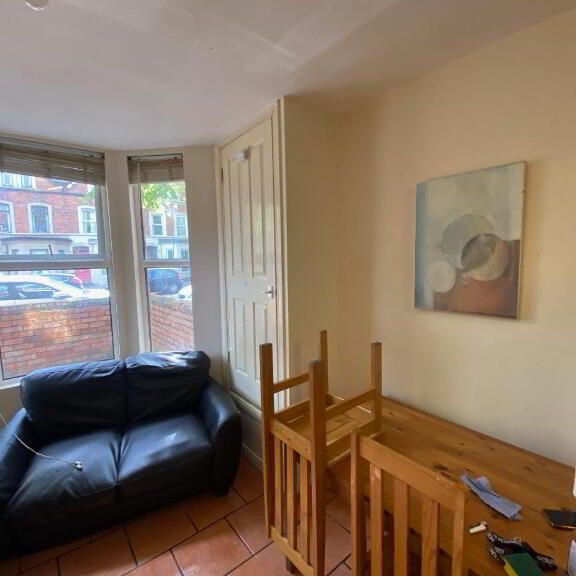 Great Location, 62a University Avenue, Queens Quarter, Belfast, BT7 1GY - Photo 1