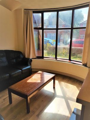 4 bedroom semi-detached house to rent - Photo 1