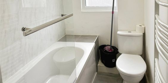 1 bedroom property to rent Priory Crescent, Southend-on-Sea, Essex, SS2 - Photo 3