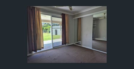 ACREAGE FAMILY LIVING - Photo 4