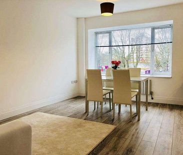 Central Parade, New Addington, Croydon, CR0 - Photo 2