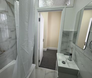 3 Bed Flat, Ilford Lane, IG1 - Photo 6