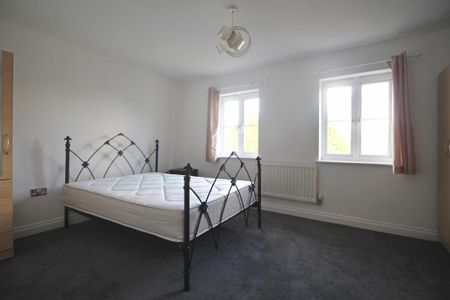 4 bedroom semi-detached house to rent - Photo 3