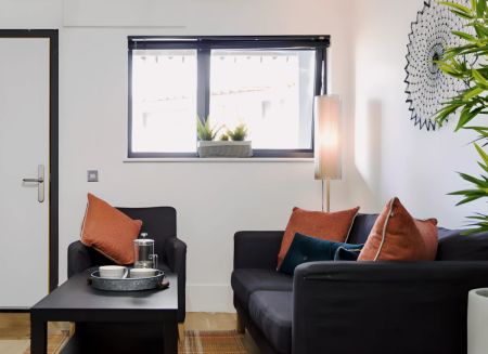 Classic 3 Bed Apartment - Photo 2