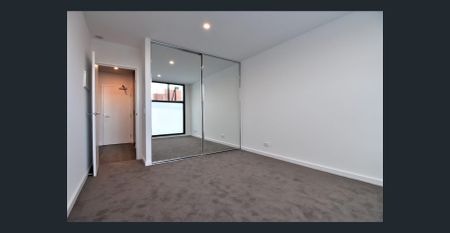 CONTEMPORARY 1 BEDROOM APARTMENT - Photo 4