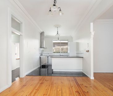 Lovely Home Close To Central Ballarat - Photo 1