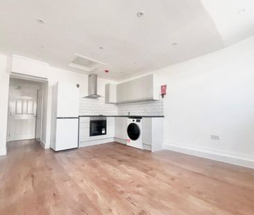 Hanworth Road, Hounslow, TW3 3TU - Photo 1