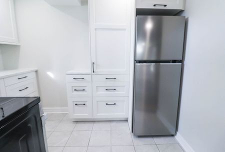 161 Louth St, St. Catharines - 2 Bedroom Lower Unit - Photo 2