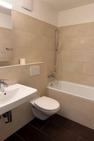 Lichtdurchflutete 3.5 Zimmer Wohnung mit offener Küche und top Lage! - Photo 3