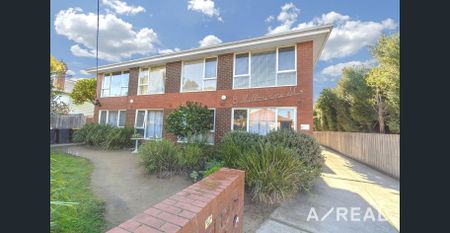 Stylish & Private 1-Bedroom unit in the Heart of Murrumbeena - Photo 3