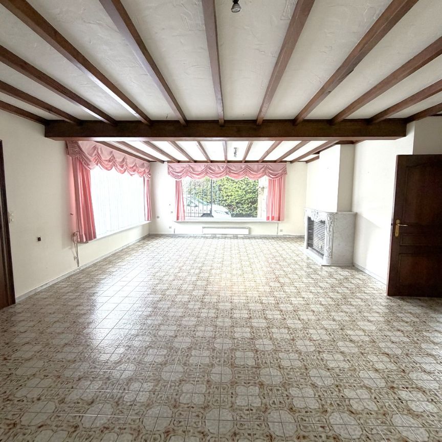 Gezinswoning met 4 slaapkamers en loods! - Photo 1