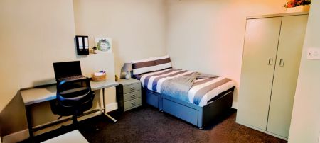 Two Bed Apartment - Photo 4